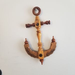 K06: WOODEN ACHOR WALL DECOR